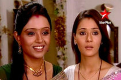 41845440_DHKFLOXXE - sara khan