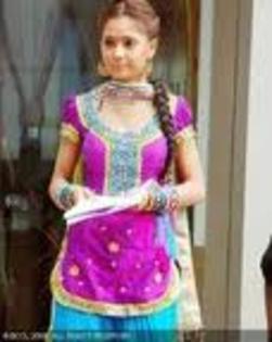 images - sara khan