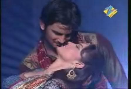 Archana & Manav in Love [3]