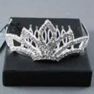 carceie alina]; coronita   cu  pietre  varoschi
