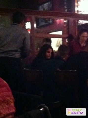 26Marco - 12 03 2012 Selena and Justins dinner Florida