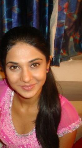 426109_130030810458351_100003542989903_115102_964178897_n - jennifer winget biografie