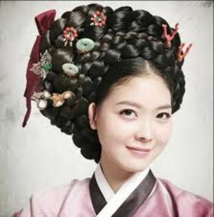 descărcare (15) - Coafuri traditionale Coreene