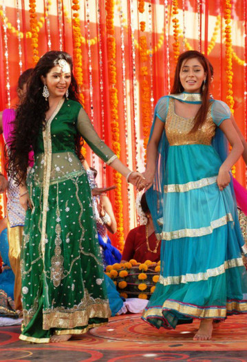 Sara Khan in Love [204]