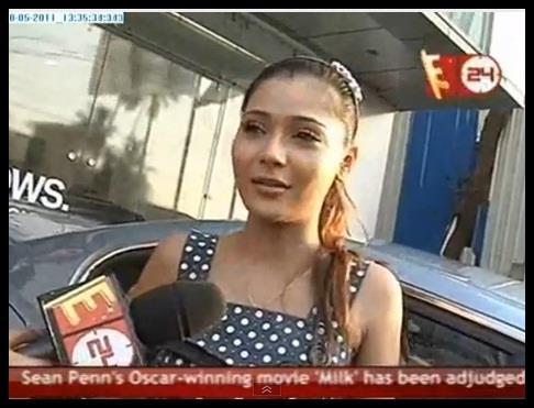 Sara Khan in Love [208]