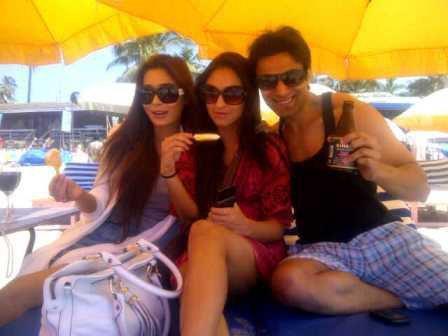 Sara Khan in Love [225]