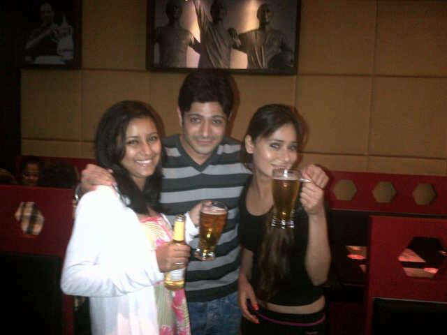 Sara Khan in Love [249]