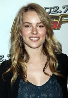 hei , Kate este totul pregatit pentru prezentarea de moda de diseara ?