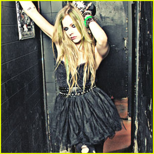 7fe39_avril-lavigne-abbey-dawn-spring-2012