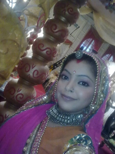 38096_146457012038550_113940978623487_463296_8273597_n - Gulabo - Diya Bhatnagar
