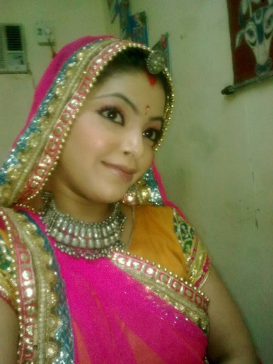 38096_146457015371883_113940978623487_463297_6899344_n - Gulabo - Diya Bhatnagar