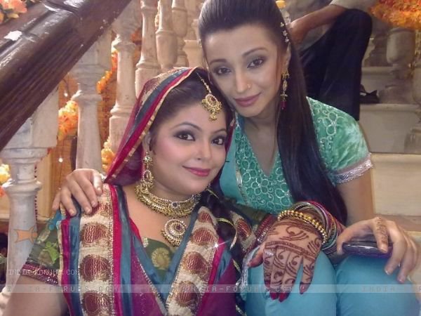 284678_255919954425588_113940978623487_1285396_6182406_n - Gulabo - Diya Bhatnagar