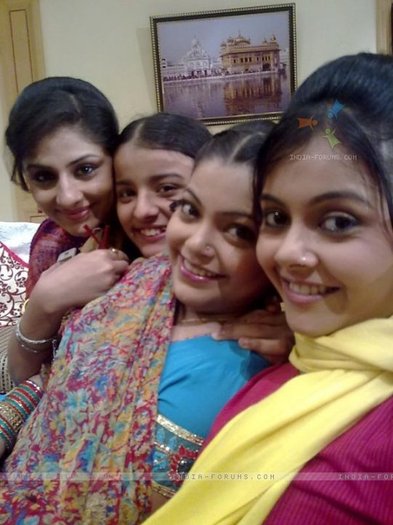 284768_255920044425579_113940978623487_1285402_519059_n - Gulabo - Diya Bhatnagar