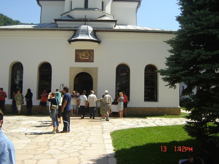 22 - la manastirea Tismana