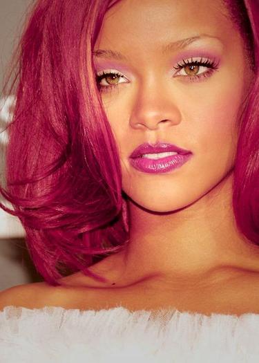 304217_250004561706991_142822625758519_746482_2843525_n - Rihanna