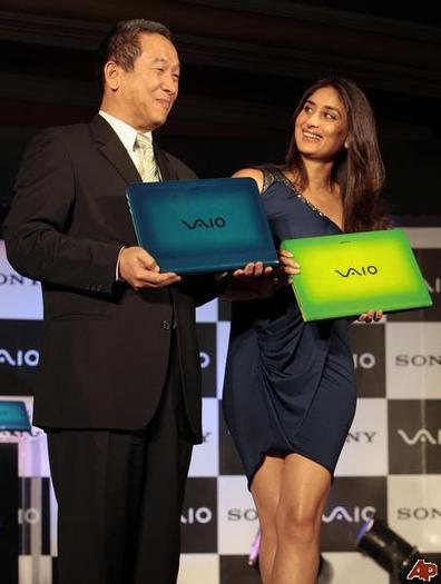 masaru-tamagawa-kareena-kapoor-2010-6-8-7-30-27