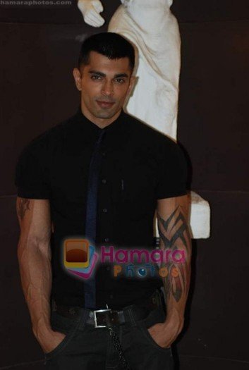 41437662_WEJMTWHVA - 0-Karan singh grover