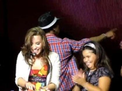 Fans wish Demi a happy 18th birthday (38)