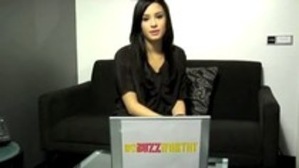 Demi Lovato - Questions and Answers - Buzzworthy (301)