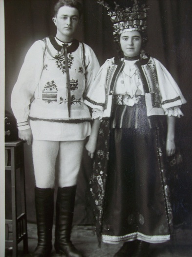 30 IANUARIE 1938 ,MIRE SI MIREASA ..IOAN SI MARIA  BUZEA ...