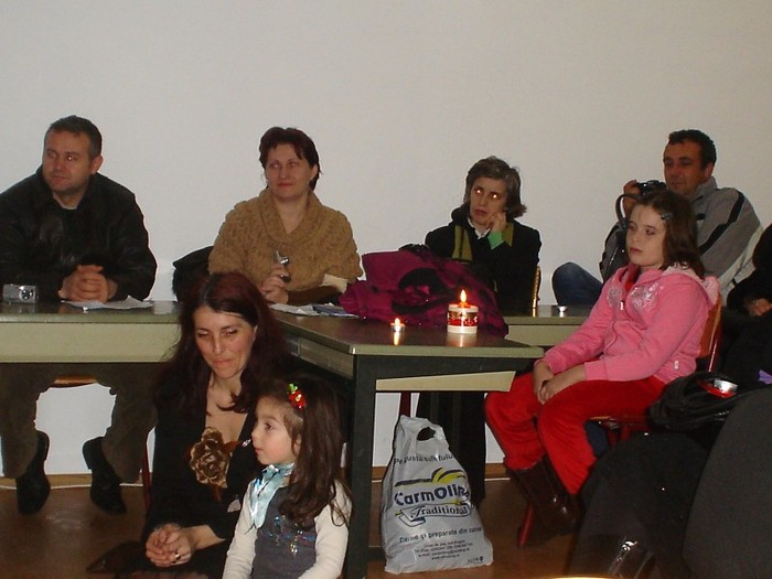 x. Diriginta` şi` fetiţa` sa`...