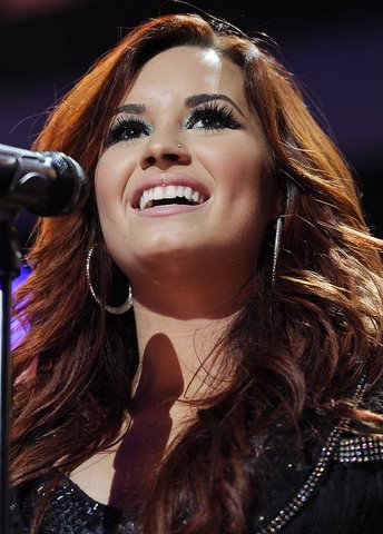 428232_190249394423035_100003139266273_301664_1800795898_n - Demi Lovato Facebook