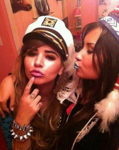 430423_189291434518831_100003139266273_299343_1416822711_n - Demi Lovato Facebook