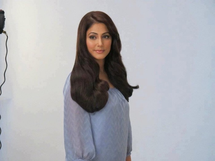 394183_313627682032778_200307900031424_896195_1766797406_n - Hina Khan In Tv Ads