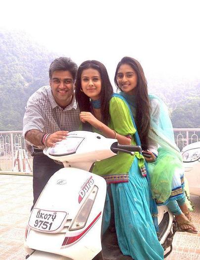 384301_206951539380801_179044258838196_447272_1313997776_n - Viren Jeevika Virat Malti