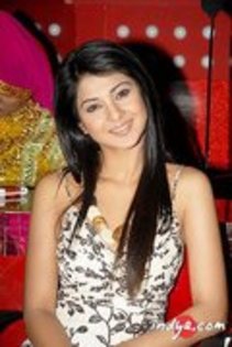 29409592_GZIQCALWU - castigatoarea JENNIFER WINGET