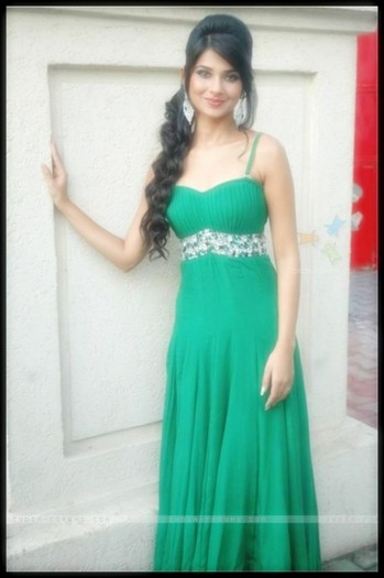  - x-Jennifer Winget 1-x