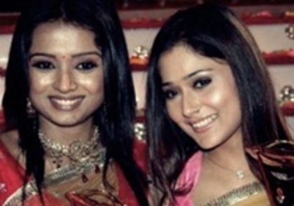 61538620_LDVLUCZ - sara khan 3