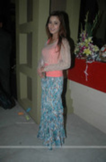 63850715_VBEZJWT - sara khan