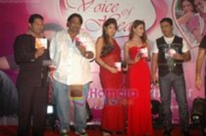 61969609_DUTUZXK3 - sara khan 1