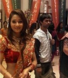 61970689_GKLKBIY3 - sara khan 1