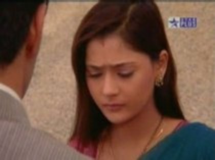 61984166_ITQXWYA2 - sara khan 1