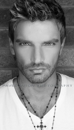  - Julian Gil
