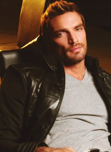  - Julian Gil