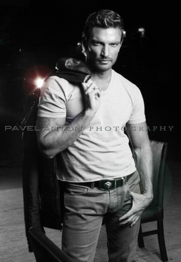  - Julian Gil