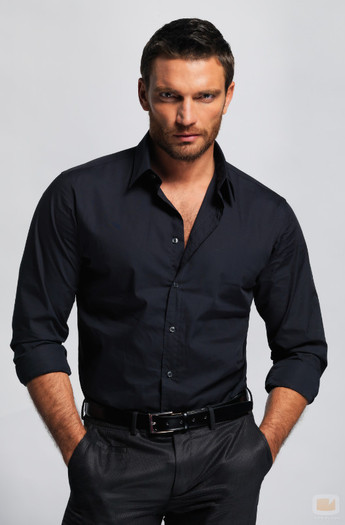  - Julian Gil