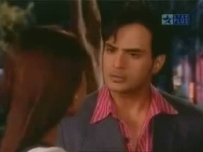 00_03_34 - sara khan