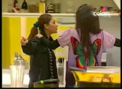 00_05_30 - sara khan