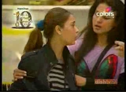 00_06_26 - sara khan