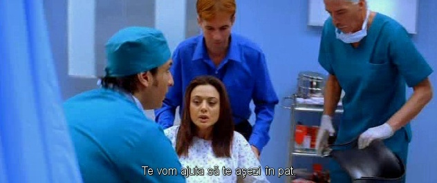 Asistentu: Te vom ajuta sa te asezi in pat.