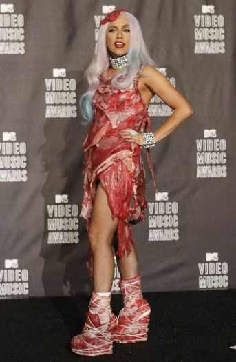 Lady_Gaga_Meat_Dress - laddy gaga 70954