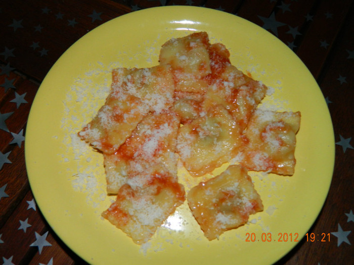 cu ketchup si branza