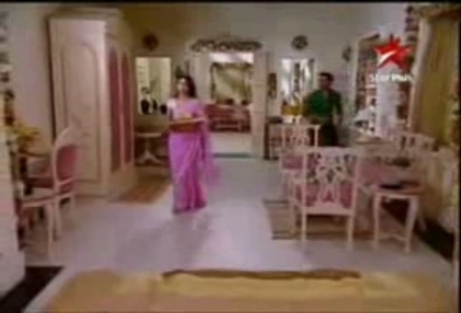 00_01_32 - sara khan