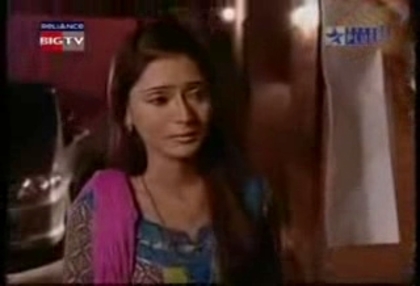 00_01_58 - sara khan