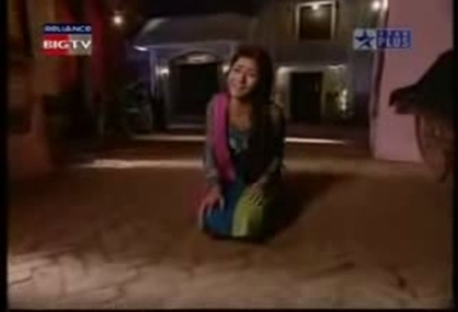 00_03_10 - sara khan