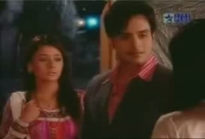 00_04_24 - sara khan